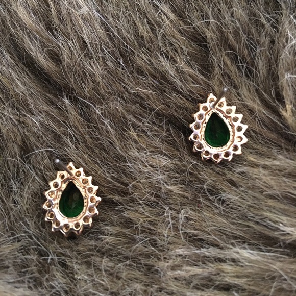 Janku simulated emerald with clear cz earrings - Picture 4 of 6